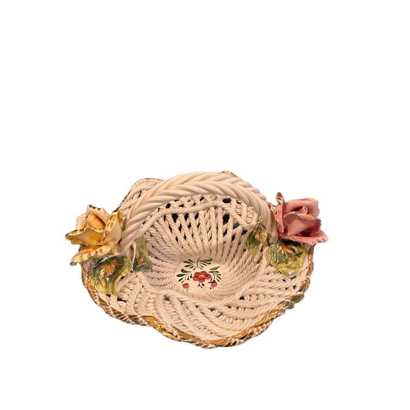 Vintage Napoleon Capodimonte  Porcelain  Woven Basket of Flower's  Made in Italy - Picture 1 of 7